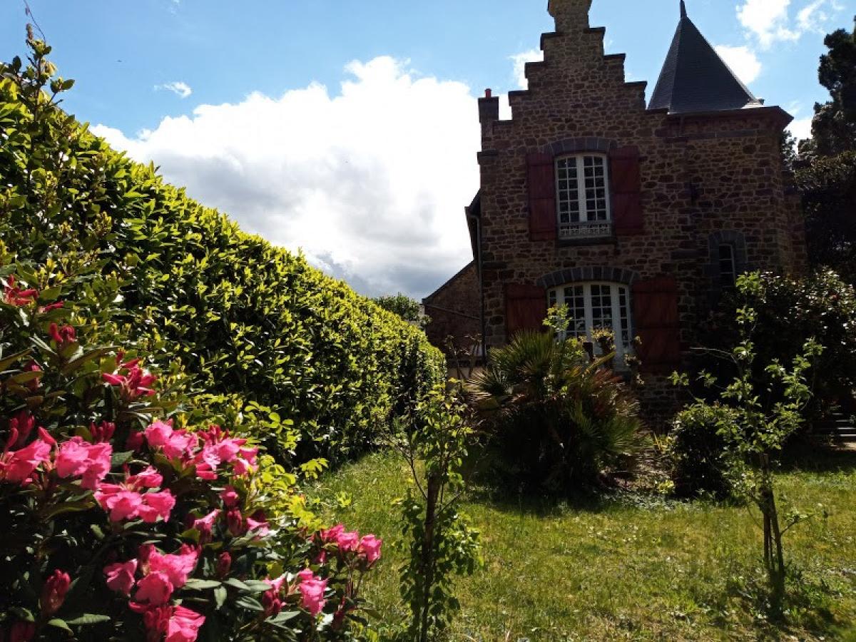 “villa la côte du chat“ classée 3★★★ petit manoir breton (maison de vacances et de famille atypique) - direction saint malo - mont st michel - dinard